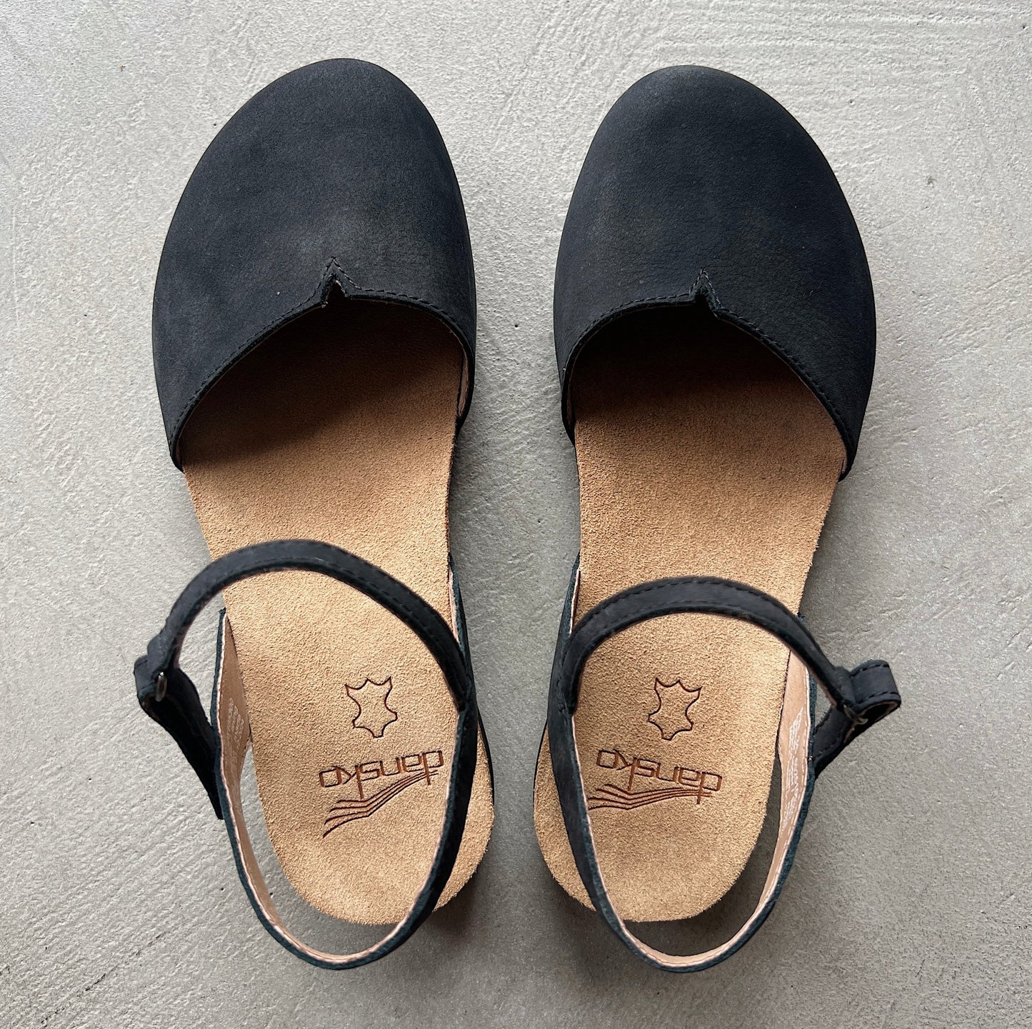 Rowan in Black Nubuck