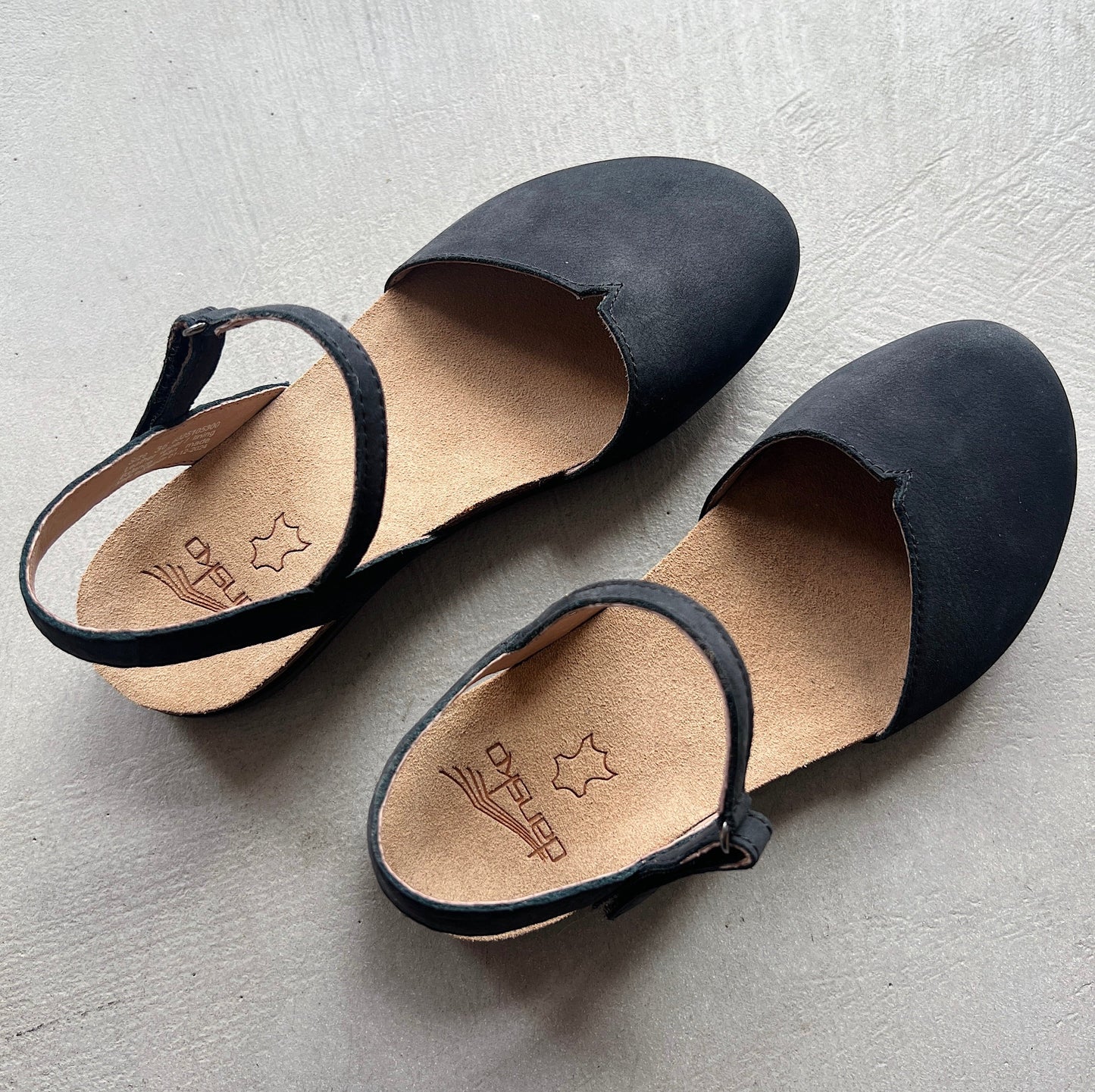 Rowan in Black Nubuck