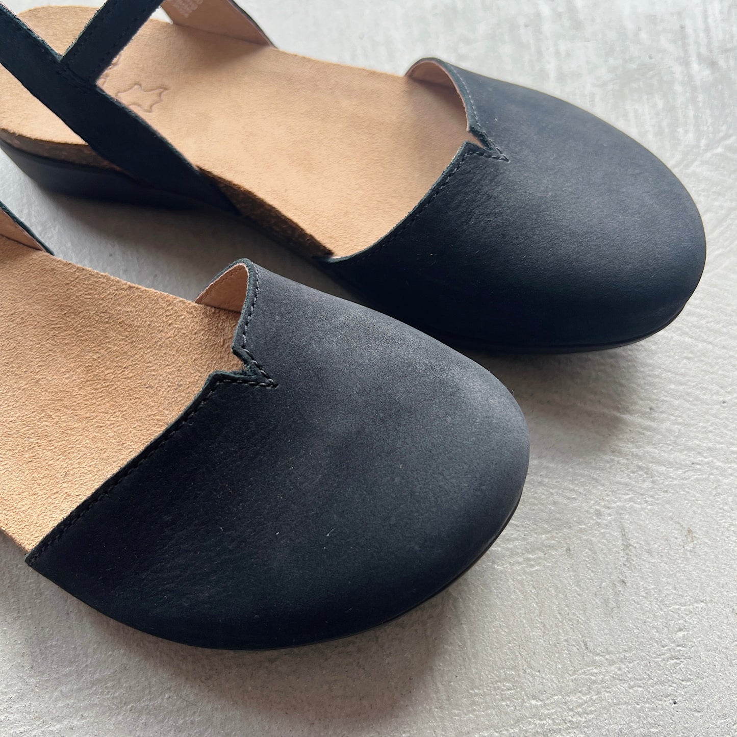 Rowan in Black Nubuck