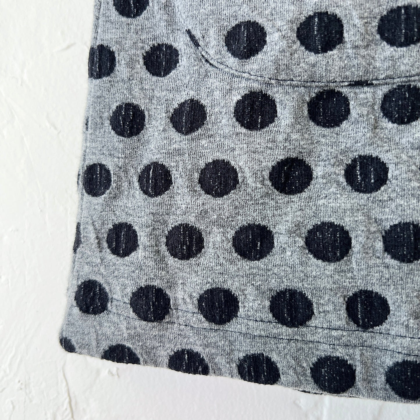 Komil | Como Spot Pullover in Charcoal